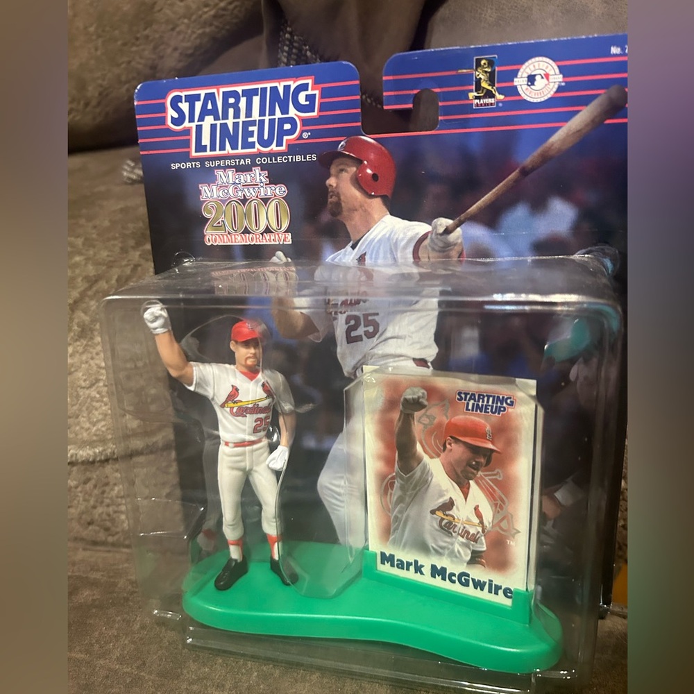 Starting Lineup Mark McGwire 2000 Commemorative Figure - St Louis Cardinals-NIB